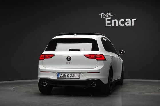 Volkswagen Golf 2.0 GTI — пробег 10 959 км — фото 4 из 5