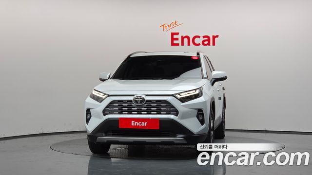 Toyota RAV4 2,5 4WD Hybrid LTD — пробег 2 842 км — фото 3 из 5