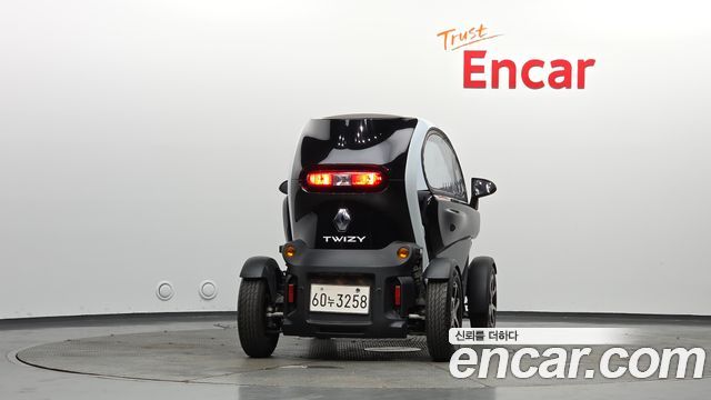 Renault (Samsung) Twizy Intens(2-seater) — пробег 666 км — фото 4 из 5