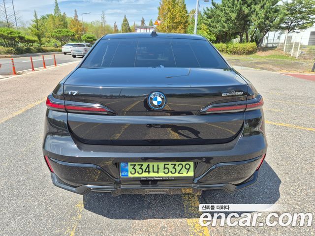 BMW i7 eDrive 50 M Sport — пробег 30 800 км — фото 3 из 5