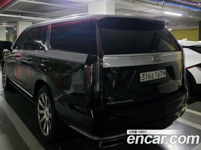 Cadillac Escalade 6.2 Sports Platinum — пробег 61 000 км — фото 5 из 5