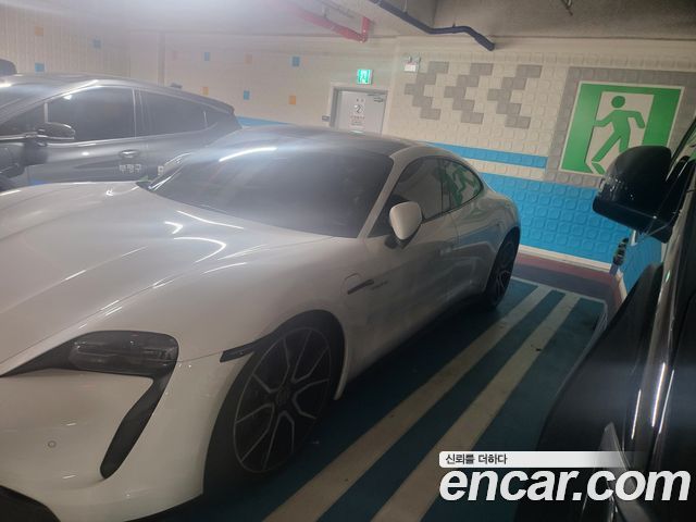 Porsche Taycan Base — пробег 24 501 км — фото 2 из 5