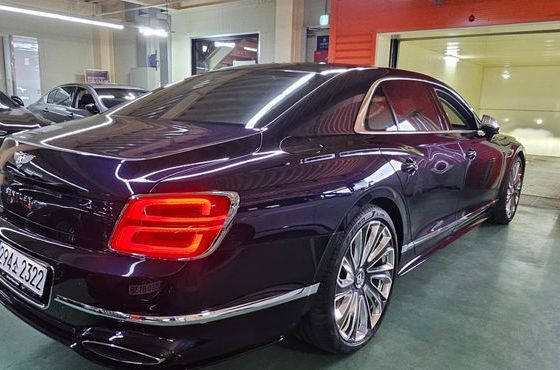 Bentley Flying Spur 4.0 Muliner — пробег 17 000 км — фото 4 из 5