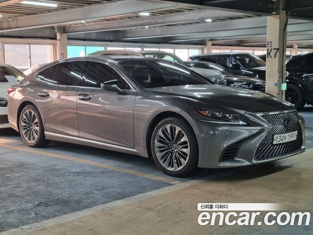 Lexus LS 3.5 Platinum AWD — пробег 67 000 км — фото 1 из 5
