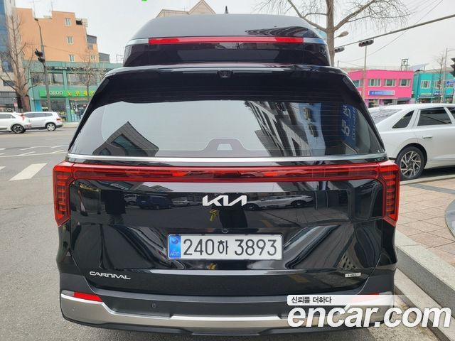 Kia Carnival HEV 9-Seater Hi-Limousine Signature — пробег 6 900 км — фото 3 из 5
