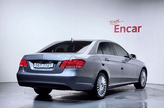 Mercedes-Benz E-Class E300 Elegance — пробег 117 007 км — фото 2 из 5