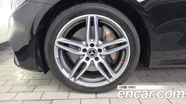 Mercedes-Benz E-Class E300 4MATIC AMG Line — пробег 104 805 км — фото 5 из 5