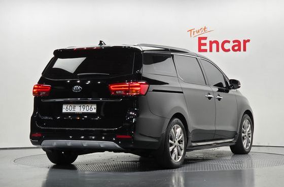 Kia Carnival 9-Seater Prstige — пробег 41 593 км — фото 2 из 5