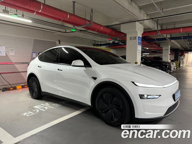 Tesla Model Y Premium RWD — пробег 731 км — фото 3 из 5