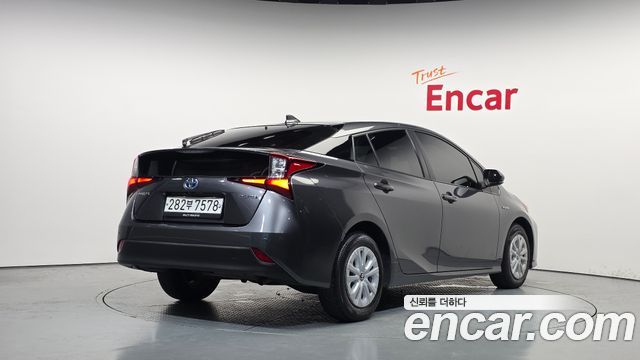 Toyota Prius 1.8 — пробег 63 191 км — фото 2 из 5