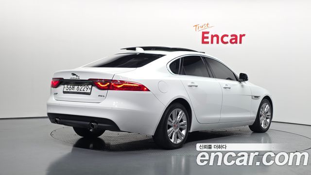Jaguar XF 25t Portfolio — пробег 80 190 км — фото 2 из 5