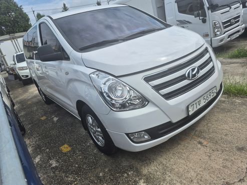 Hyundai Starex 12-Seater Wagon Smart — пробег 160 000 км — фото 2 из 5