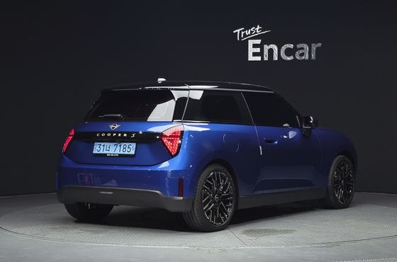 Mini Cooper SE Favoured — пробег 7 401 км — фото 2 из 5
