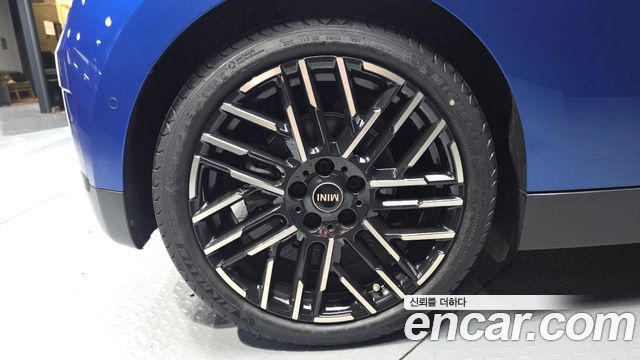 Mini Cooper SE Favoured — пробег 7 401 км — фото 5 из 5