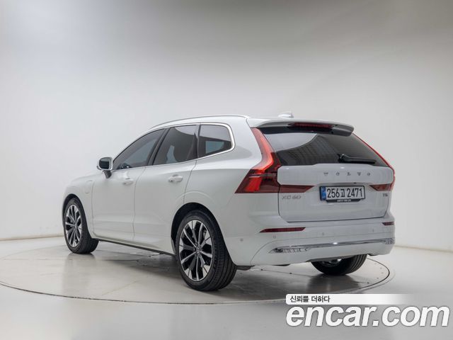Volvo XC60 T8 Ultra Bright — пробег 4 902 км — фото 2 из 5