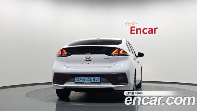 Hyundai Ioniq Q — пробег 121 384 км — фото 4 из 5