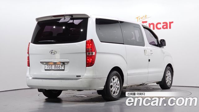 Hyundai Starex 11-Seater Wagon CVX Premium — пробег 95 650 км — фото 2 из 5