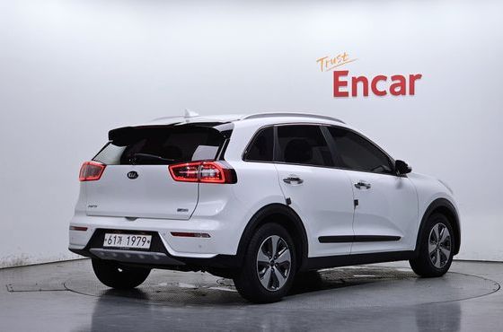 Kia Niro Prestige — пробег 157 392 км — фото 2 из 5