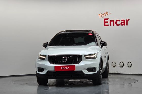 Volvo XC40 T4 R-Design — пробег 70 661 км — фото 3 из 5