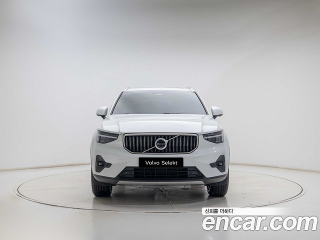 Volvo XC40 B4 Ultra Bright — пробег 14 224 км — фото 2 из 5