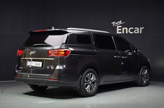 Kia Carnival 11-Seater Prestige — пробег 190 112 км — фото 2 из 5