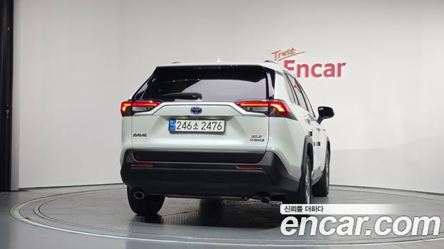 Toyota RAV4 2.5 2WD Hybrid — пробег 47 682 км — фото 4 из 5