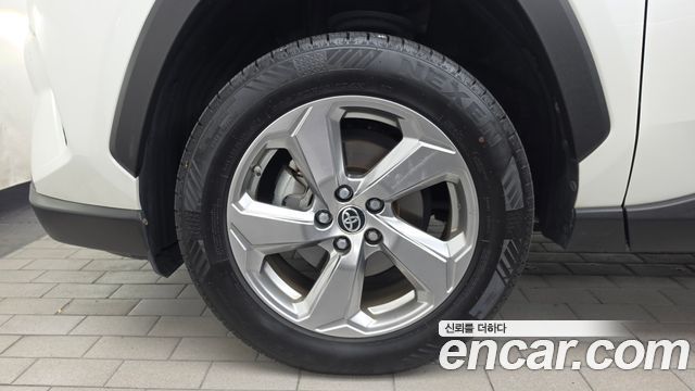 Toyota RAV4 2.5 2WD Hybrid — пробег 47 682 км — фото 5 из 5
