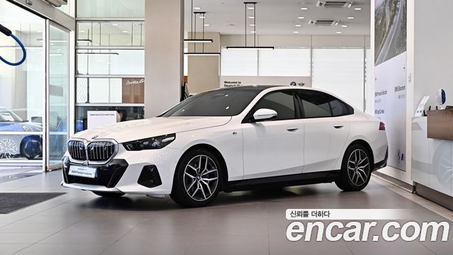 BMW i5 eDrive 40 M Sport — пробег 48 653 км — фото 1 из 5
