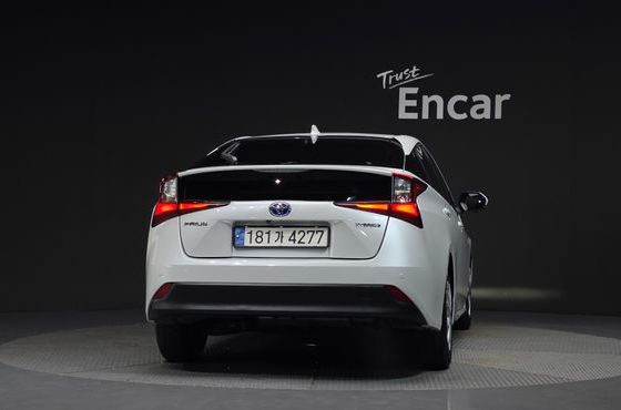 Toyota Prius 1.8 — пробег 72 857 км — фото 4 из 5