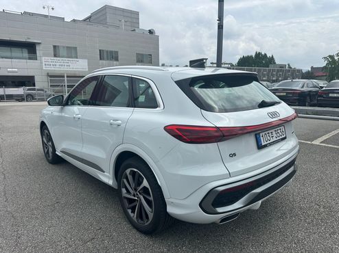 Audi Q5 40 TFSI Quattro S Line — пробег 30 км — фото 2 из 5