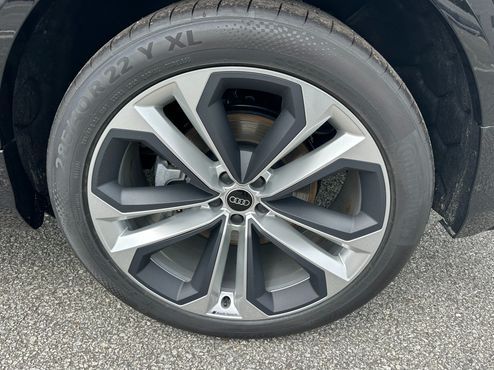 Audi Q8 55 TFSI Quattro Premium — пробег 30 км — фото 5 из 5