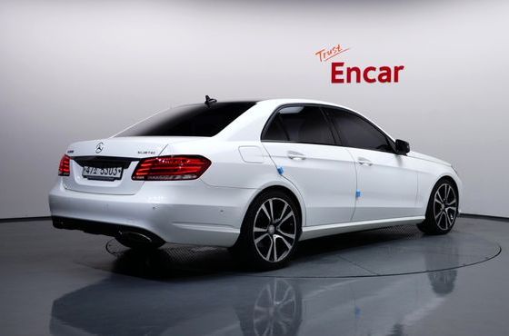 Mercedes-Benz E-Class E220 Bluetec Avantgarde Sport — пробег 104 884 км — фото 2 из 5