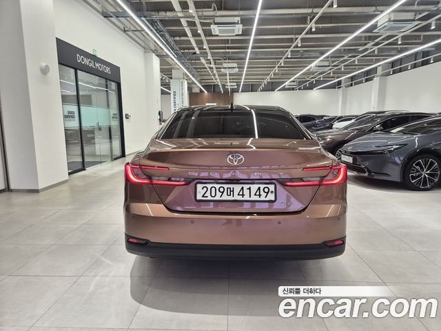 Toyota Camry 2.5 XLE Premium Hybrid — пробег 7 711 км — фото 4 из 5