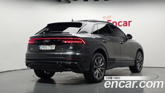 Audi Q8 55 TFSI Quattro Premium — пробег 92 929 км — фото 2 из 5