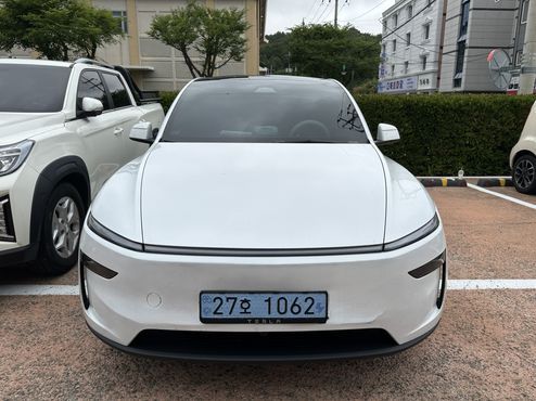 Tesla Model Y Premium RWD — пробег 964 км — фото 3 из 5