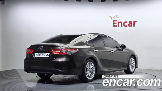 Toyota Camry 2.5 XLE Hybrid — пробег 137 246 км — фото 2 из 5