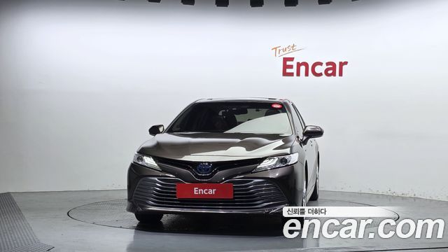 Toyota Camry 2.5 XLE Hybrid — пробег 137 246 км — фото 3 из 5