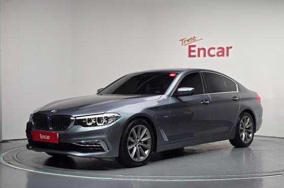 BMW 5-Series 520i Luxury — пробег 108 681 км — фото 1 из 5
