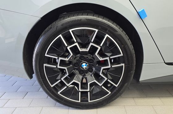 BMW i4 eDrive40 M Sports Pro — пробег 13 314 км — фото 5 из 5