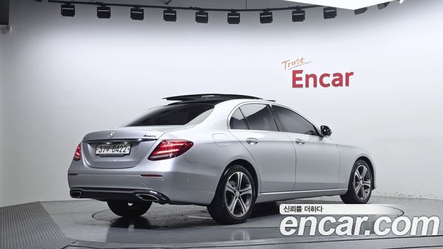 Mercedes-Benz E-Class E300 4MATIC Avnatgarde — пробег 94 502 км — фото 2 из 5