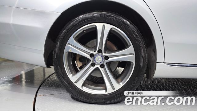 Mercedes-Benz E-Class E300 4MATIC Avnatgarde — пробег 94 502 км — фото 5 из 5