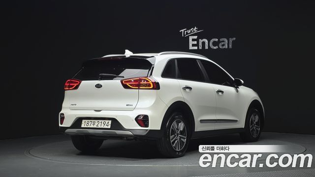 Kia Niro 1.6 HEV Prestige — пробег 110 977 км — фото 2 из 5