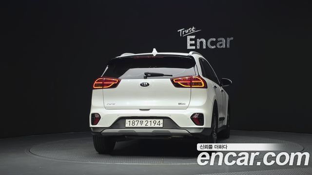 Kia Niro 1.6 HEV Prestige — пробег 110 977 км — фото 4 из 5