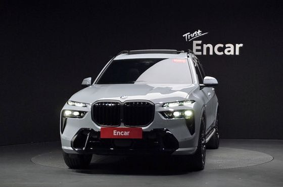 BMW X7 xDrive 40i M Sport 7STR — пробег 4 898 км — фото 3 из 5