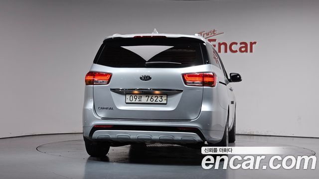 Kia Carnival из Кореи Encar