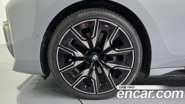 BMW i7 M70 xDrive — пробег 49 798 км — фото 5 из 5