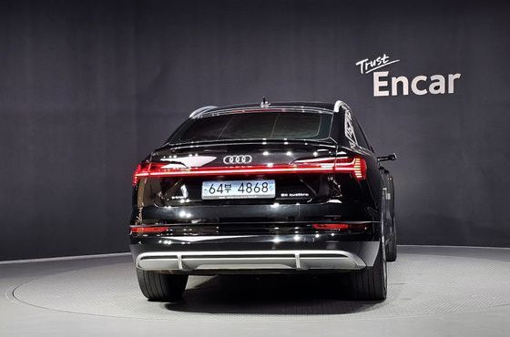 Audi e-tron 55 Quattro — пробег 81 948 км — фото 4 из 5