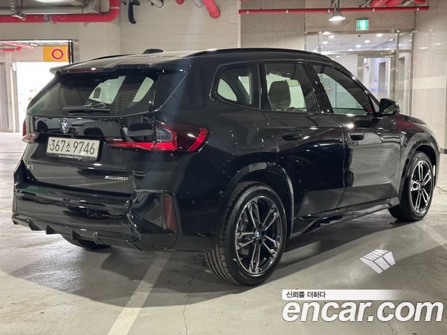 BMW X1 xDrive 20i M Sport — пробег 4 436 км — фото 2 из 5