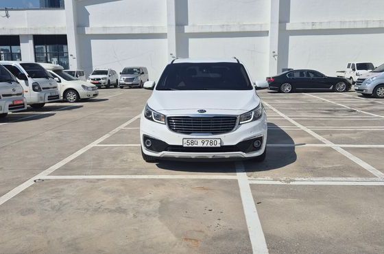 Kia Carnival 9-seater Prestige — пробег 136 000 км — фото 1 из 5
