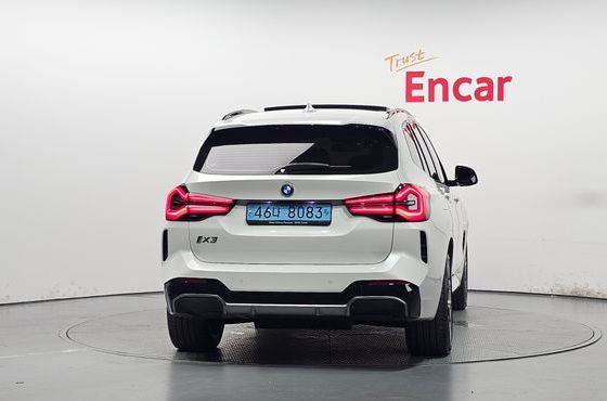 BMW iX3 M Sports — пробег 72 840 км — фото 4 из 5